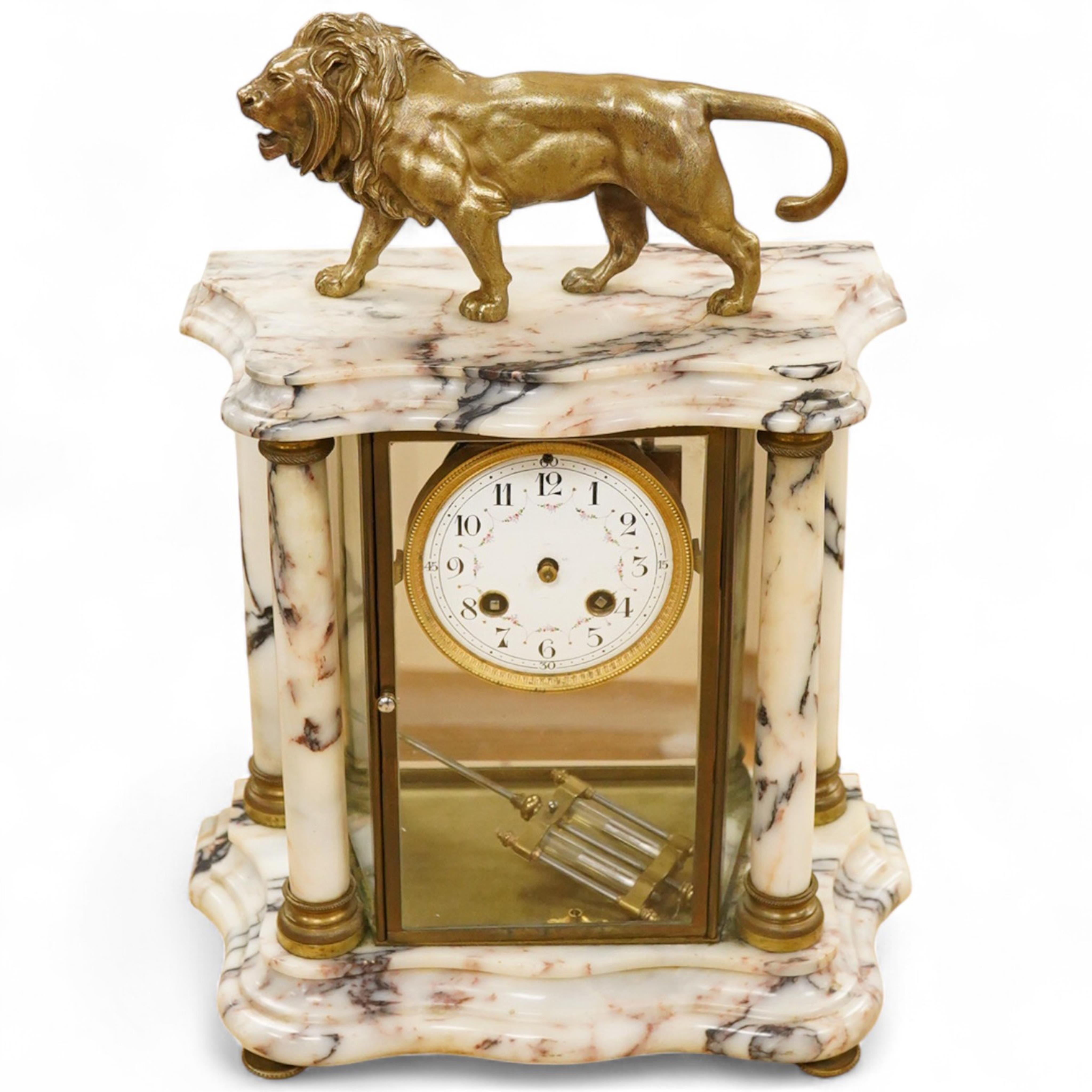 An early 20th century marble mantel clock with lion surmount, with pendulum, 39cm high
